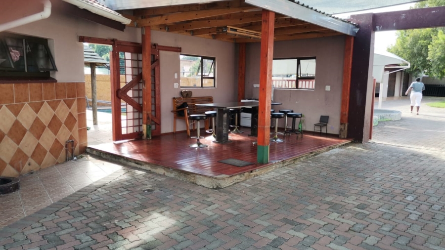 4 Bedroom Property for Sale in Oos Einde North West